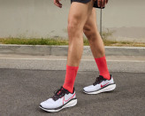 نایک Vomero 17 مردانه مدل FB1309‑103 (White/Fire Red) – کفش دویدن اورجینال