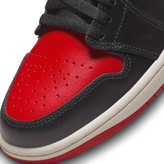 کفش Air Jordan 1 Low Bred مشکی قرمز - نمای برچسب
